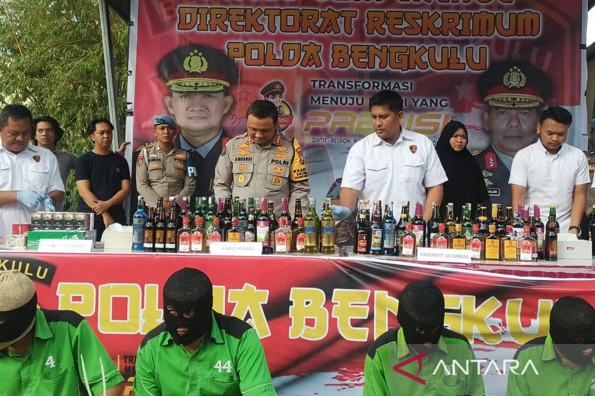 Polda Bengkulu menghancurkan 1.136 rokok ilegal dan 917 minuman keras