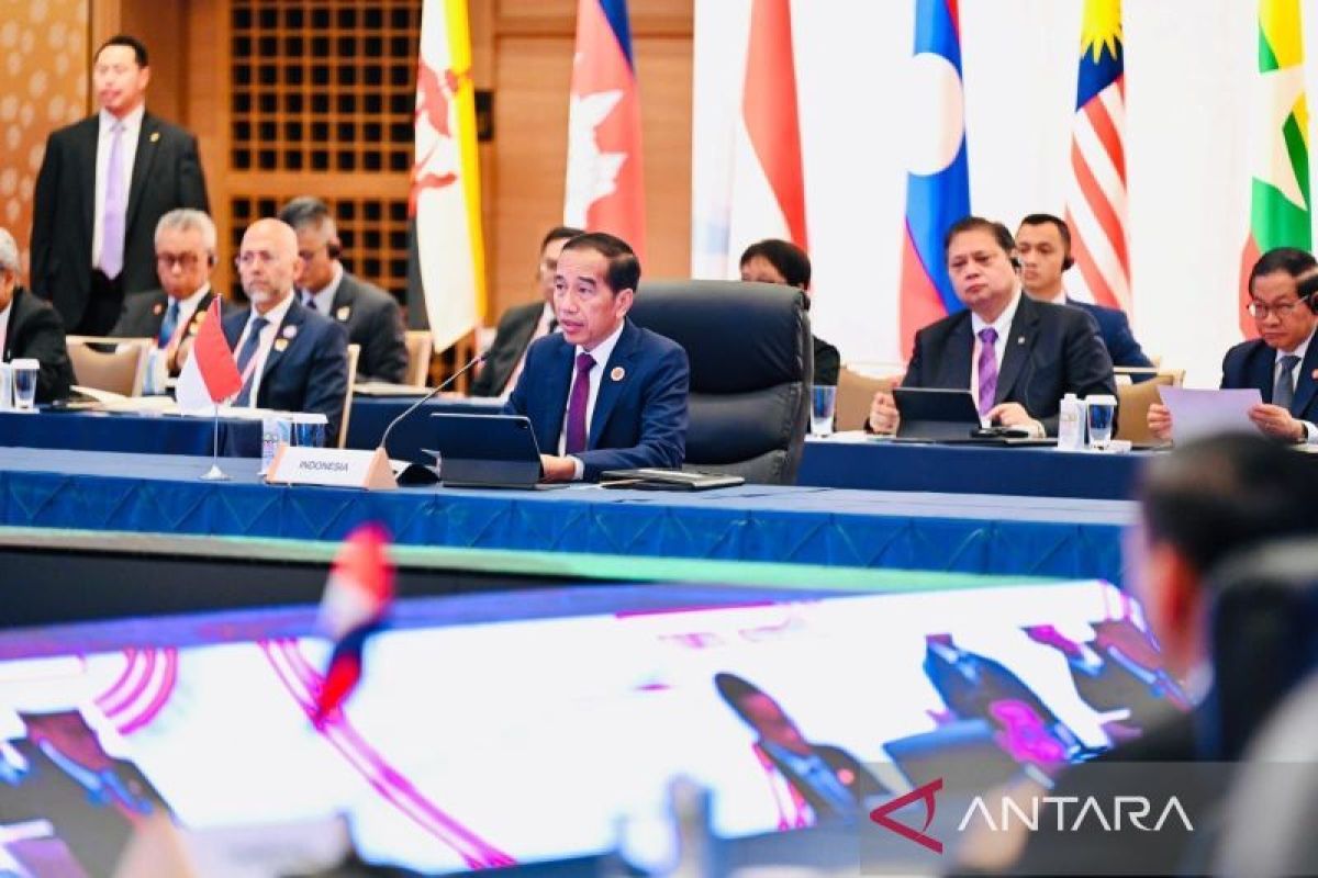 Jokowi mengajak negara-negara ASEAN dan Jepang untuk menerapkan kemitraan komprehensif strategis