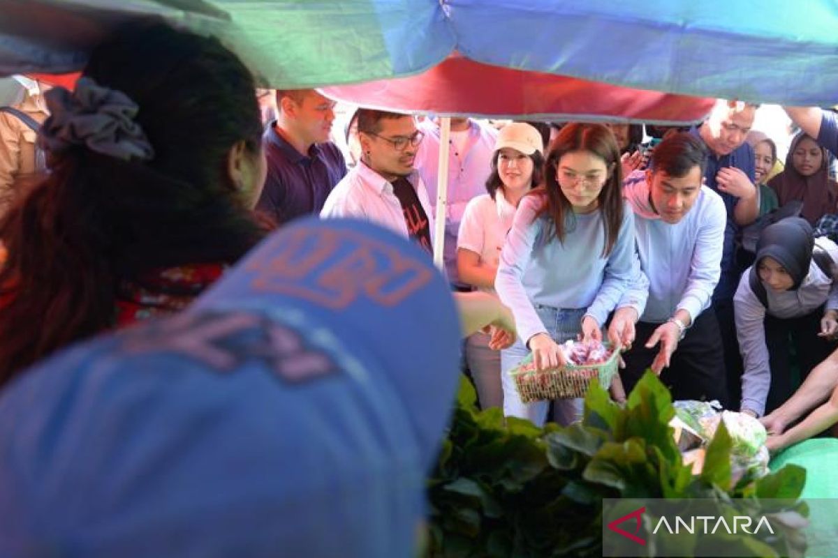 Gibran melakukan “blusukan” ke Pasar Batu Cermin di Labuan Bajo