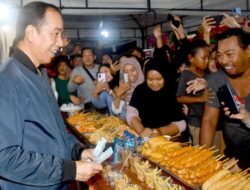 Jokowi Berbelanja Temulawak dan Jajanan di Surakarta Sebelum Tahun Baru