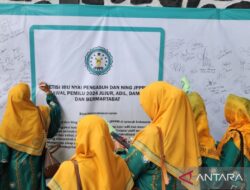 Ibu Nyai Ponpes NU Mendeklarasikan Pemilu Damai dan Tidak Golput kepada Ribuan Orang