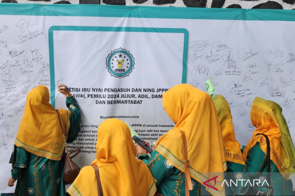 Ibu Nyai Ponpes NU Mendeklarasikan Pemilu Damai dan Tidak Golput kepada Ribuan Orang