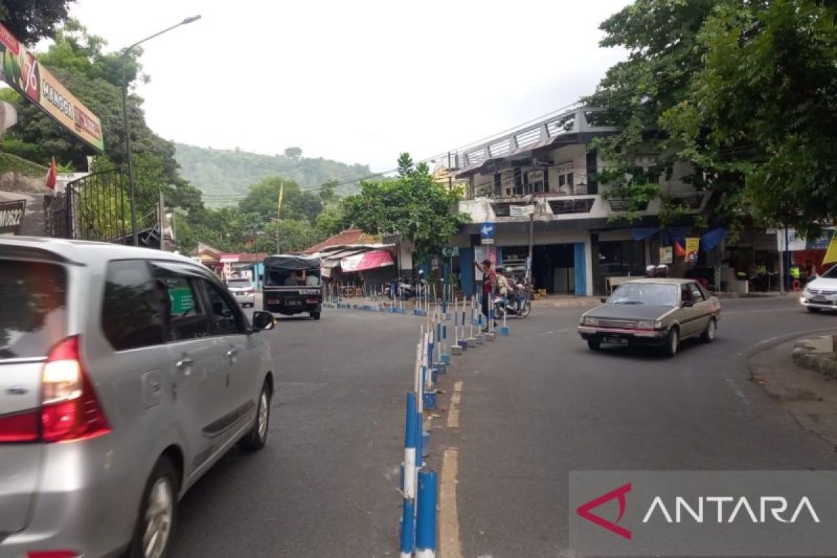 Pantai Palabuhanratu Ramai dengan Ribuan Kendaraan yang Masuk