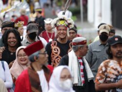 Ganjar Mengungkapkan Bahwa Kirab Budaya Nitilaku UGM Merupakan Wujud Semangat Kerakyatan