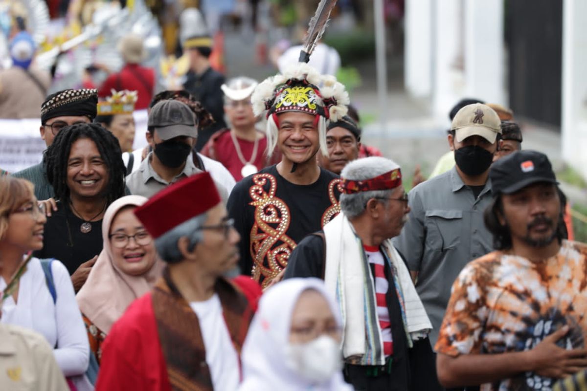 Ganjar Mengungkapkan Bahwa Kirab Budaya Nitilaku UGM Merupakan Wujud Semangat Kerakyatan