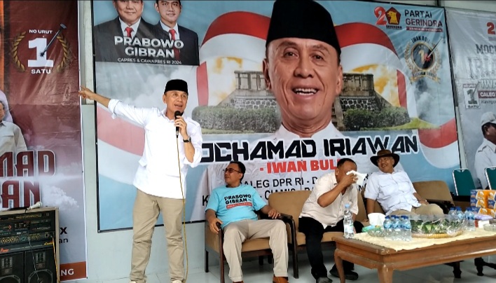 Iwan Bule berinteraksi langsung dengan masyarakat di Jabar, mulai dari PKL hingga Pelaku UMKM, untuk mendengar aspirasi mereka