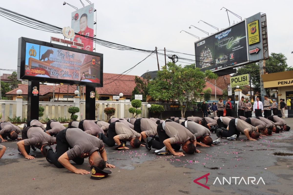 Beberapa personel Polres Sukabumi Kota mendapat kenaikan pangkat