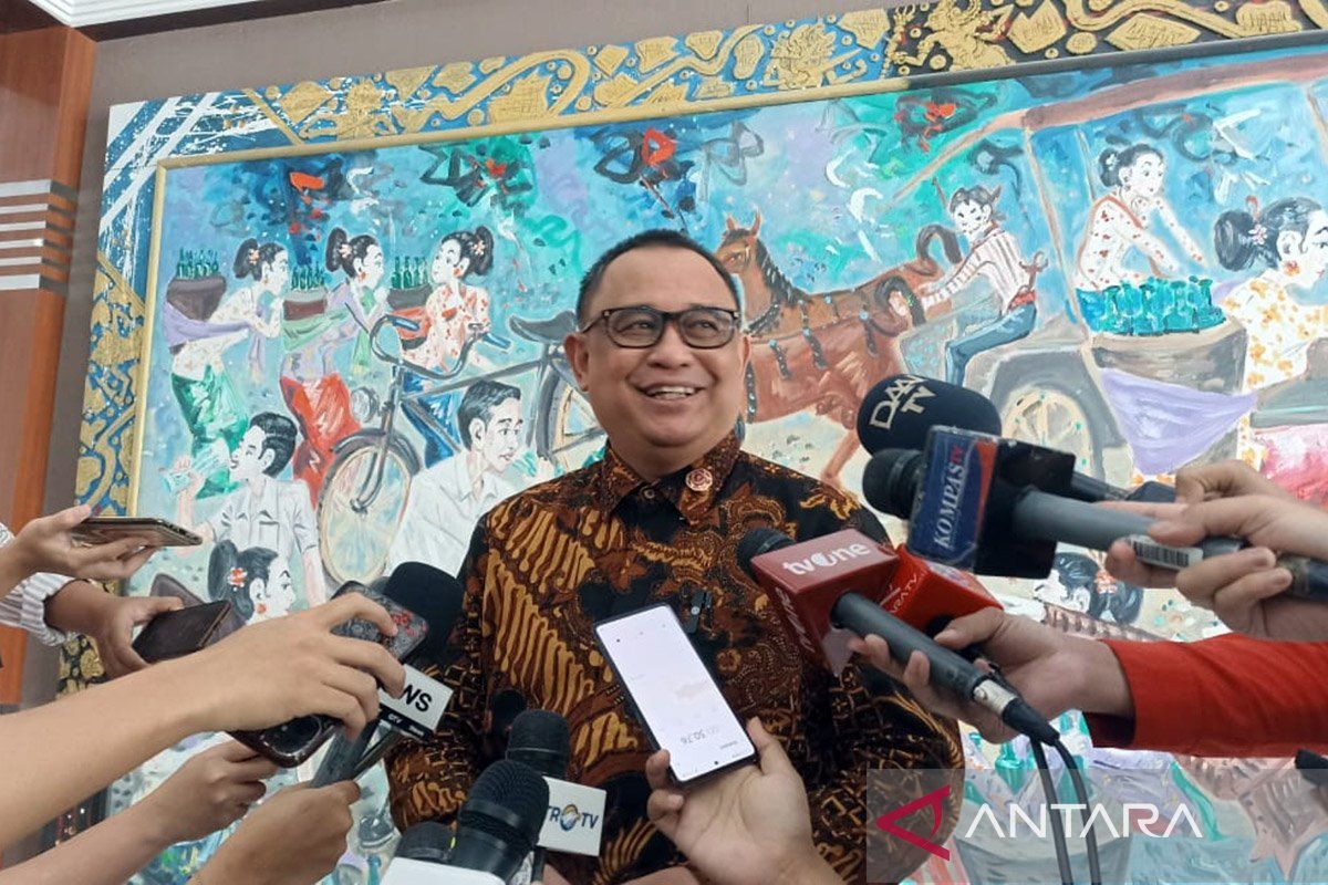 Ari Dwipayana menegaskan bahwa seluruh menteri tetap solid dalam membantu Presiden