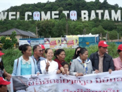 Sandiaga Uno Memberikan Komentar Tentang Baliho Capres di Monumen “Welcome to Batam”