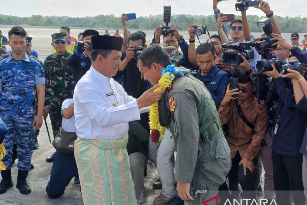 Gubernur Kepri menyambut kedatangan tiga pesawat tempur di Tanjungpinang