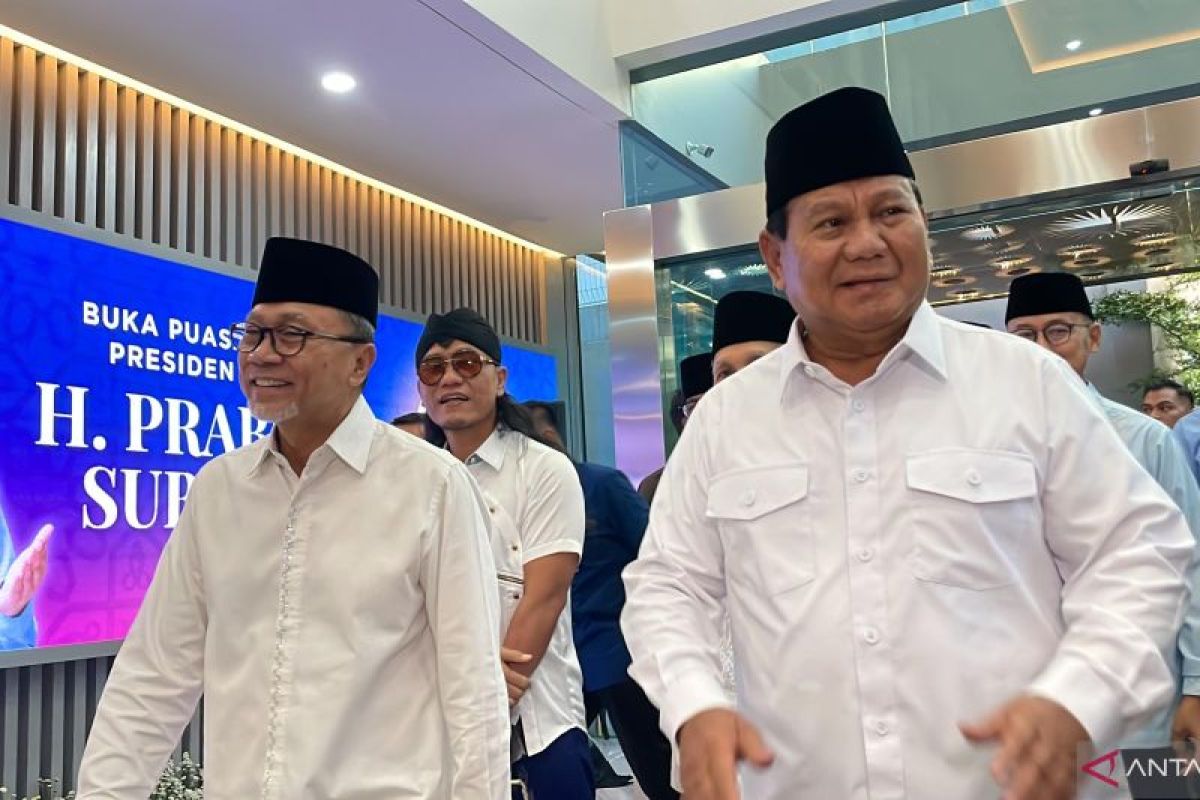 Prabowo disambut oleh Zulhas di kantor PAN