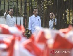 Presiden Jokowi Rutin Bagikan Sembako di Istana Sejak 2014