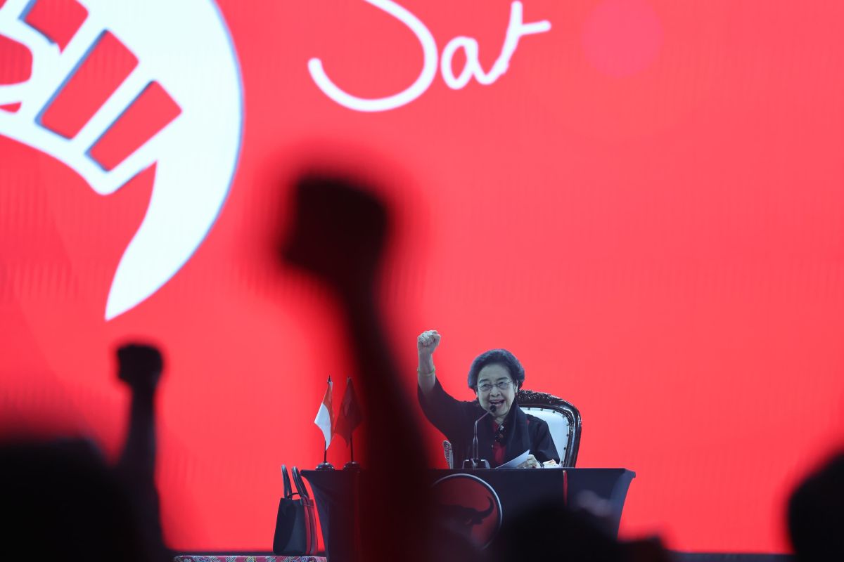 Megawati belum memutuskan apakah PDIP akan menjadi oposisi Prabowo menurut pengamat