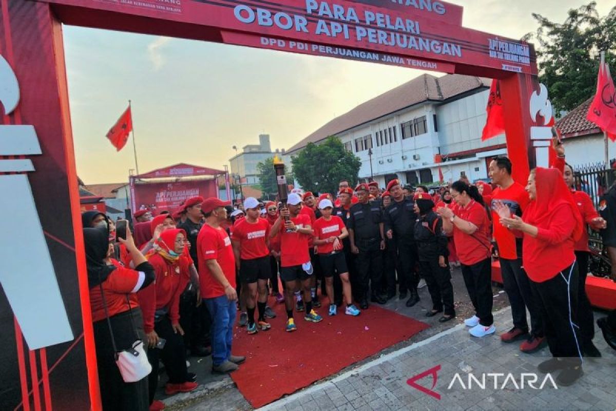 Obor Api Abadi Mrapen Berangkat dari DPD PDIP Jateng Menuju Jakarta