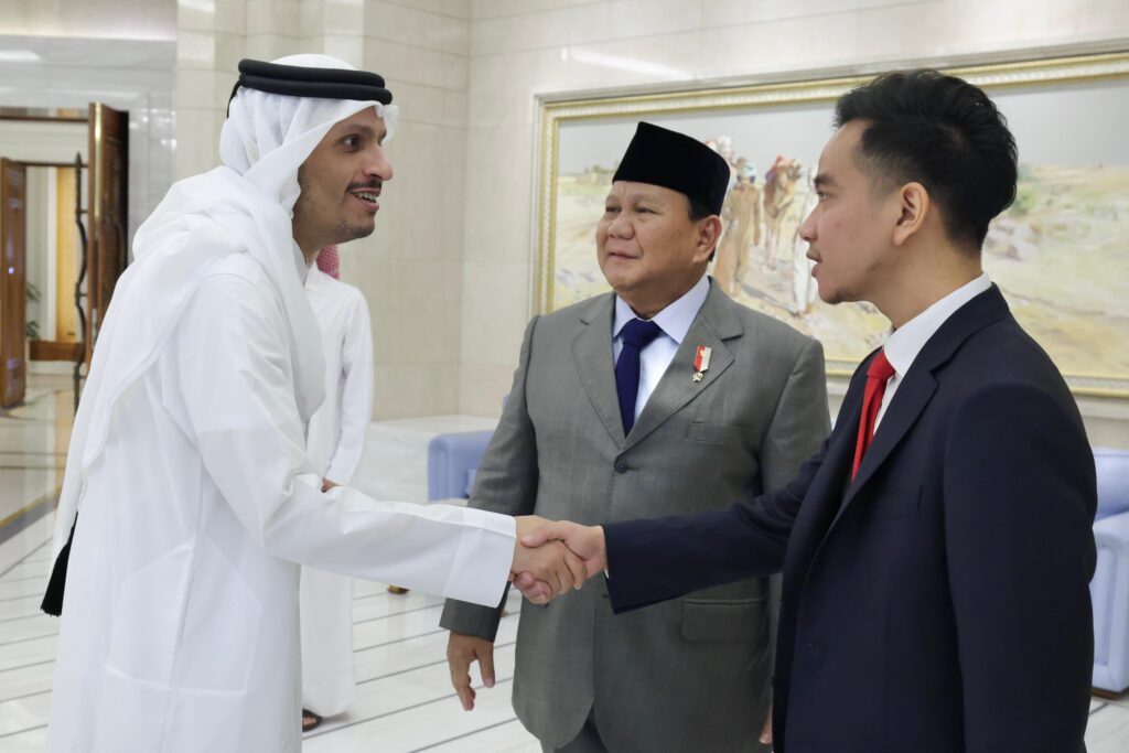 Pertemuan Prabowo Subianto dan Gibran Rakabuming Raka dengan Emir Qatar dan PM Qatar untuk Membahas Kerja Sama dan Situasi di Gaza.