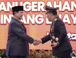 Prabowo Subianto Dianugerahi Penghargaan Bintang Bhayangkara Utama dari Kepala Kepolisian Indonesia