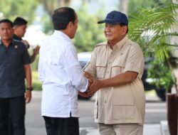 Prabowo Subianto berkunjung ke Bandara Halim untuk Mengucapkan Ucapan Selamat Ulang Tahun secara Langsung kepada Jokowi