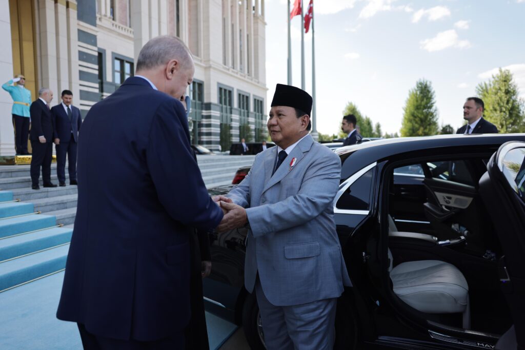 Prabowo Subianto Personally Escorted to Car by Erdoğan after Meeting in Turkey