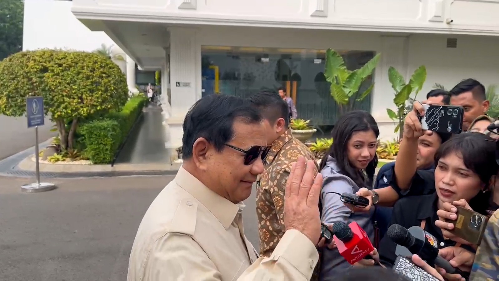 Prabowo Subianto Reports on European Visit After Meeting President Jokowi