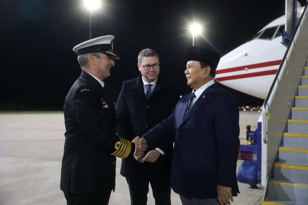 Prabowo Subianto Arrives in Canberra for Official Visit, Welcomed with Honorary Guard