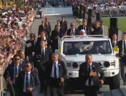 Paus Fransiskus Berkeliling dengan Kendaraan Maung Keren Prabowo Subianto untuk Menyapa Umat Yang Beriman