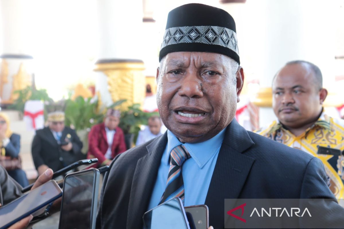 Profil Dominggus Mandacan, Calon Gubernur petahana Papua Barat pada Pilkada 2024