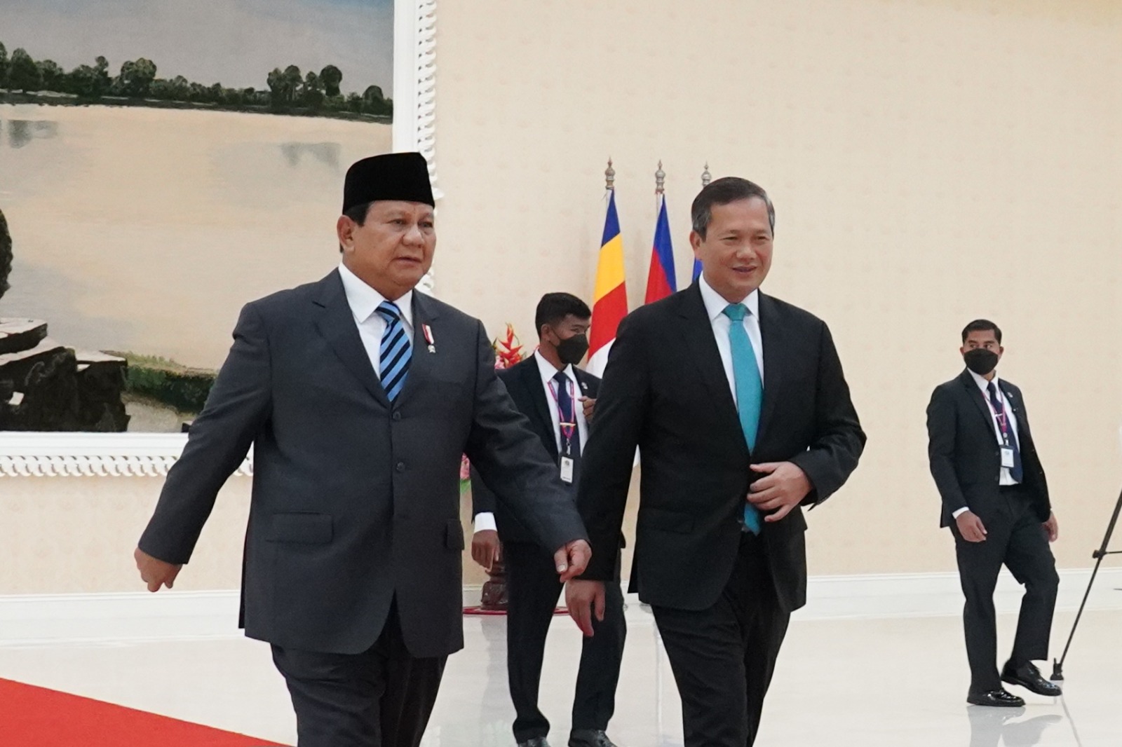 Prabowo Subianto Strengthen Collaboration for ASEAN Development by Meeting Cambodian PM and Senate President