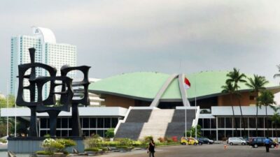 Perbedaan Fungsi dan Peran MPR – DPR dalam Sistem Legislatif Indonesia