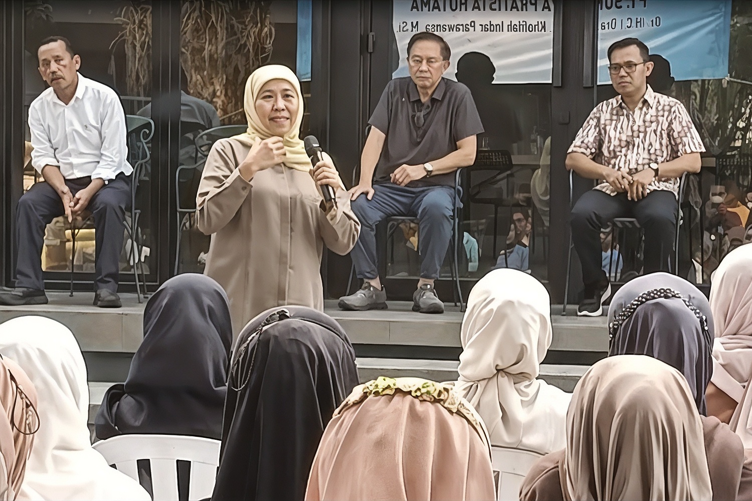 Khofifah and Workers in Sidoarjo Pay Their Respects on Prabowo Subianto’s Birthday with Al-Fatihah