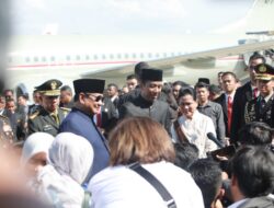 Prabowo Subianto escorts Jokowi to Halim, offers best wishes for his future