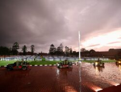 Prabowo Subianto Leads Cabinet Generals in March Through the Rain: “Leaders Must Get Wet If Soldiers Are Wet”