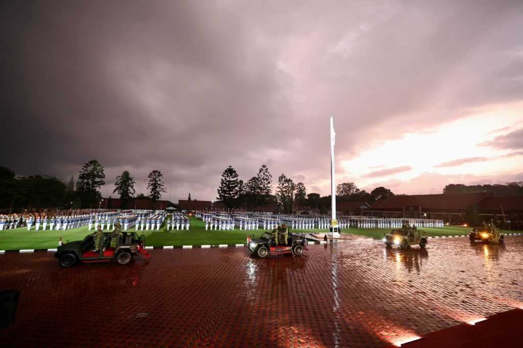 Prabowo Subianto Leads Cabinet Generals in March Through the Rain: “Leaders Must Get Wet If Soldiers Are Wet”