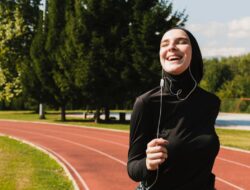 4 Olahraga Sederhana Saat Puasa: Fit dan Efektif