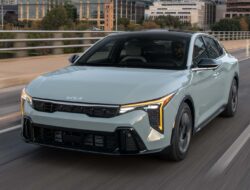 Sedan Kia K4: Terlaris di Januari!