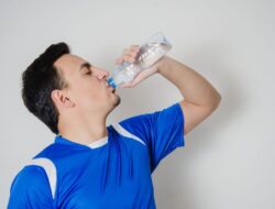 Minum Air Es Bikin Gendut? Mitos atau Fakta?