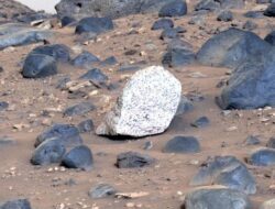 Penemuan Batu Berwarna Pertama di Mars: Gambaran yang Menakjubkan