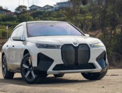 BMW Sukses dengan Mobil Listrik: Strategi yang Menguntungkan