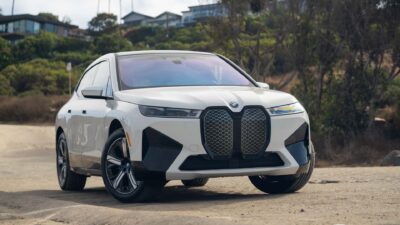 BMW Sukses dengan Mobil Listrik: Strategi yang Menguntungkan