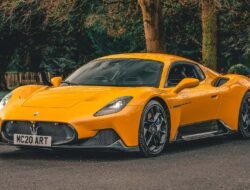 Tips Meningkatkan Mood saat Mengemudikan Supercar Listrik