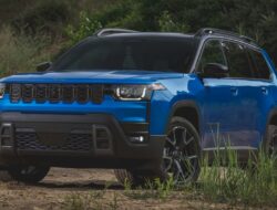 Ulasan Jeep Cherokee 2026: Fitur Baterai Kompak yang Mengesankan