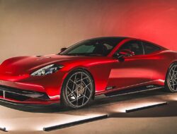 Karma Coupe Baru Dengan Layar Superior Daripada Kursi