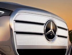 Perbandingan Resolusi Kisi-kisi Mercedes-Benz GLC EV: 942 Piksel