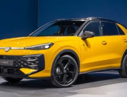 Review Volkswagen T-Roc: Golf SUV yang Trendi