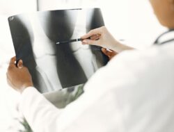 5 Tips Mencegah Osteoporosis Agar Tulang Tetap Kuat